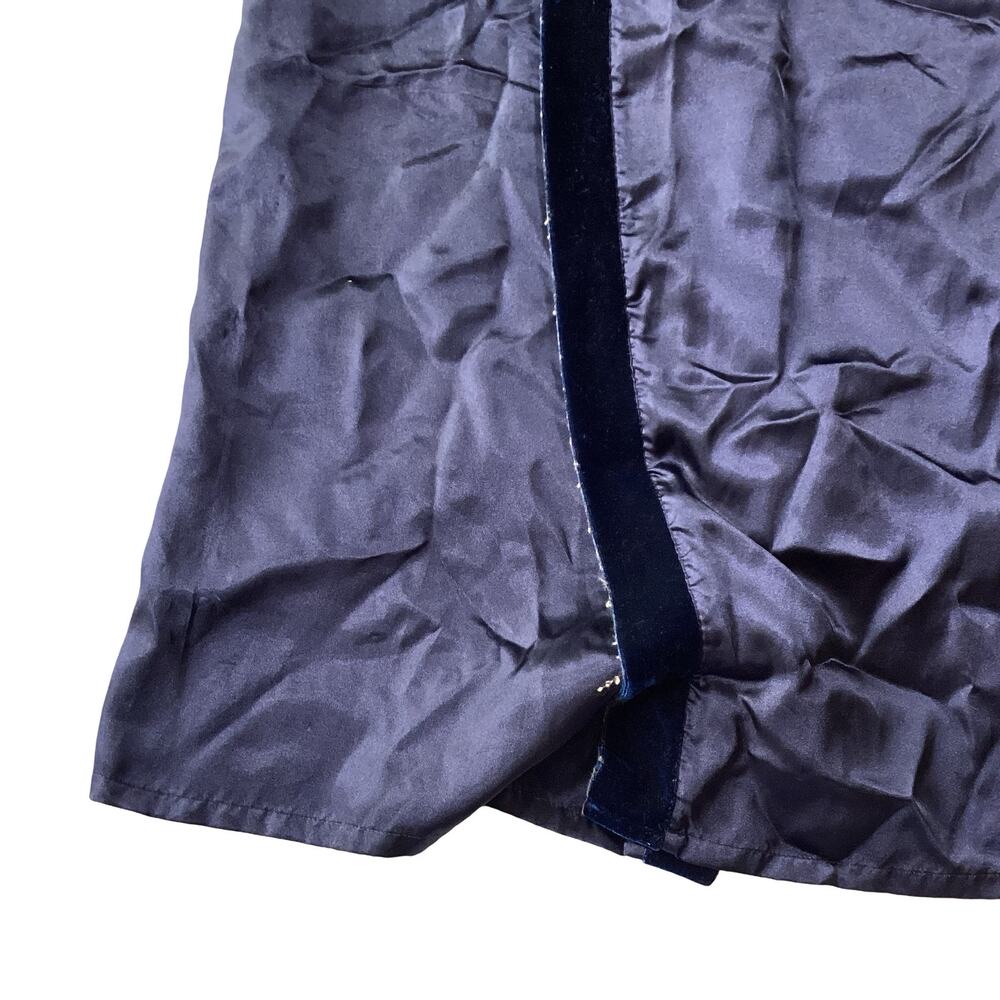 Labeaux Satin Robe - Picture 5 of 7